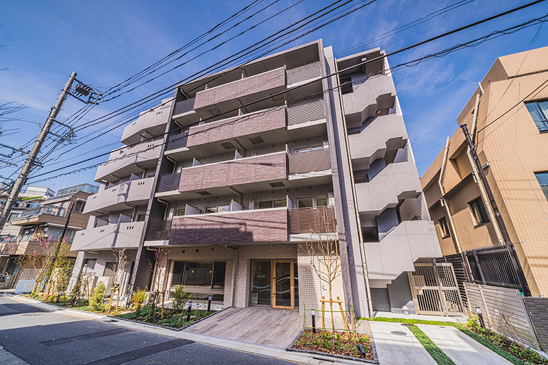 偏狭地域の集合住宅を広角レンズで撮影した場合の画像