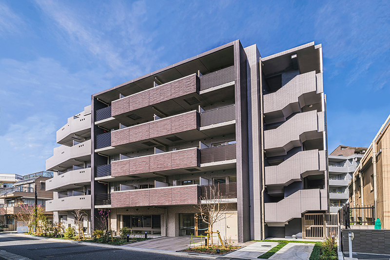 偏狭地域の集合住宅を広角レンズで撮影後リタッチした画像