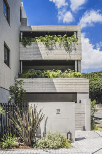 建築写真撮影　竣工写真撮影　建築カメラマン 建築写真きれい　建築カメラマン 神奈川　東京　千葉　埼玉　竣工写真　建築写真家　建築写真きれい　集合住宅撮影　建築　画像リタッチ　電線消し画像処理　カレッジコート東小金井　外観２