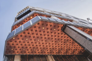 建築写真撮影　竣工写真撮影　建築カメラマン 建築写真きれい　店舗の綺麗な写真　建築カメラマン 神奈川　東京　千葉　埼玉　竣工写真　建築写真家　建築写真きれい　レストラン撮影　店舗撮影　商業施設の撮影　商業施設の外観　建築　画像リタッチ　電線消し画像処理　ヨシザワビル　外観２