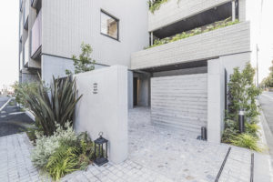 建築写真撮影　竣工写真撮影　建築カメラマン 建築写真きれい　建築カメラマン 神奈川　東京　千葉　埼玉　竣工写真　建築写真家　建築写真きれい　集合住宅撮影　建築　画像リタッチ　電線消し画像処理　カレッジコート東小金井　外観４