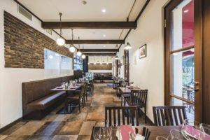 建築写真撮影　竣工写真撮影　建築カメラマン 建築写真きれい　店舗の綺麗な写真　建築カメラマン 神奈川　東京　千葉　埼玉　竣工写真　建築写真家　建築写真きれい　レストラン撮影　店舗撮影　商業施設の撮影　レストラン内店舗撮影　建築　画像リタッチ　