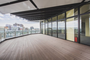 建築写真撮影　竣工写真撮影　建築カメラマン 建築写真きれい　店舗の綺麗な写真　建築カメラマン 神奈川　東京　千葉　埼玉　竣工写真　建築写真家　建築写真きれい　レストラン撮影　店舗撮影　商業施設の撮影　商業施設の外観　建築　画像リタッチ　電線消し画像処理　ヨシザワビル　４F２