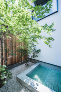 建築写真撮影　竣工写真撮影　建築カメラマン 建築写真きれい　病院の綺麗な写真　建築カメラマン 神奈川　東京　千葉　埼玉　竣工写真　個人宅撮影　別荘、新築個人宅　新築住宅などの個人宅の建築写真　建築写真家　建築写真きれい　個人宅の撮影　建築　画像リタッチ　電線消し画像処理　別荘の外観写真　建築出張カメラマン　川崎　横浜　戸建ての外観写真撮影　中庭