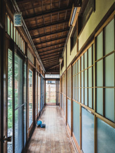 建築写真撮影　竣工写真撮影　建築カメラマン 建築写真きれい　病院の綺麗な写真　建築カメラマン 神奈川　東京　千葉　埼玉　竣工写真　個人宅撮影　別荘、新築個人宅　新築住宅、一戸建てなどの個人宅の建築写真　古民家などのリフォーム施工写真　建築写真家　建築写真きれい　個人宅の撮影　建築 別荘の外観写真　建築出張カメラマン　川崎　横浜　縁側と廊下