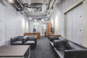 建築写真撮影　竣工写真撮影　建築カメラマン 建築写真きれい　病院の綺麗な写真　建築カメラマン 神奈川　東京　千葉　埼玉　竣工写真　病院の撮影　病院・老人ホーム・医療センターなどの医療施設の建築写真　建築写真家　建築写真きれい　医療施設の撮影　建築　画像リタッチ　電線消し画像処理　応接室