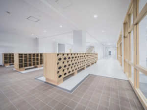 建築写真撮影　竣工写真撮影　建築カメラマン 建築写真きれい　学校の綺麗な写真　建築カメラマン 神奈川　東京　千葉　埼玉　竣工写真　学校外装内装撮影　学校撮影　学校・幼稚園・図書館などの公共施設の建築写真　建築写真家　建築写真きれい　公共施設の撮影　下駄箱昇降口