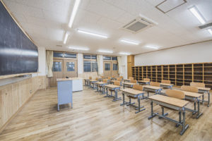 建築写真撮影　竣工写真撮影　建築カメラマン 建築写真きれい　学校の綺麗な写真　建築カメラマン 神奈川　東京　千葉　埼玉　竣工写真　学校外装内装撮影　学校撮影　学校・幼稚園・図書館などの公共施設の建築写真　建築写真家　建築写真きれい　公共施設の撮影　建築　画像リタッチ　電線消し画像処理　教室横から