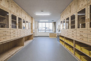 建築写真撮影　竣工写真撮影　建築カメラマン 建築写真きれい　学校の綺麗な写真　建築カメラマン 神奈川　東京　千葉　埼玉　竣工写真　学校外装内装撮影　学校撮影　学校・幼稚園・図書館などの公共施設の建築写真　建築写真家　建築写真きれい　公共施設の撮影　建築　ロッカールーム