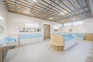 建築写真撮影　竣工写真撮影　建築カメラマン 建築写真きれい　学校の綺麗な写真　建築カメラマン 神奈川　東京　千葉　埼玉　竣工写真　学校外装内装撮影　学校撮影　学校・幼稚園・図書館などの公共施設の建築写真　建築写真家　建築写真きれい　公共施設の撮影　建築　画像リタッチ　電線消し画像処理　手洗い場