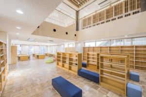 建築写真撮影　竣工写真撮影　建築カメラマン 建築写真きれい　学校の綺麗な写真　建築カメラマン 神奈川　東京　千葉　埼玉　竣工写真　学校外装内装撮影　学校撮影　学校・幼稚園・図書館などの公共施設の建築写真　建築写真家　建築写真きれい　公共施設の撮影　建築　図書室