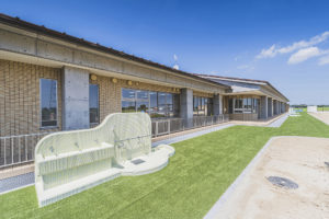 建築写真撮影　竣工写真撮影　建築カメラマン 建築写真きれい　綺麗な建築写真　建築カメラマン 神奈川　東京　千葉　埼玉　竣工写真　学校外装内装撮影　学校撮影　学校・幼稚園・図書館などの公共施設の建築写真　建築写真家　建築写真きれい　公共施設の撮影　建築　画像リタッチ　電線消し画像処理　幼稚園、保育園の竣工写真　保育園庭