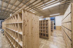 建築写真撮影　竣工写真撮影　建築カメラマン 建築写真きれい　学校の綺麗な写真　建築カメラマン 神奈川　東京　千葉　埼玉　竣工写真　学校外装内装撮影　学校撮影　学校・幼稚園・図書館などの公共施設の建築写真　建築写真家　建築写真きれい　公共施設の撮影　建築　画像リタッチ　電線消し画像処理　エントランス下駄箱