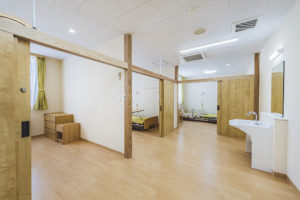 建築写真撮影　竣工写真撮影　建築カメラマン 建築写真きれい　ケアハウス・病院の綺麗な写真　建築カメラマン 神奈川　東京　千葉　埼玉　竣工写真　病院の撮影　病院・老人ホーム・医療センターなどの医療施設の建築写真　建築写真家　建築写真きれい　医療施設の撮影　３人部屋
