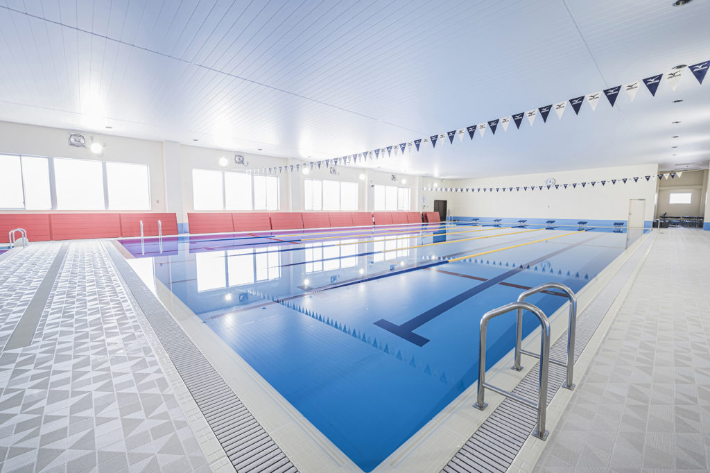 建築写真撮影　竣工写真撮影　建築カメラマン 建築写真きれい　病院の綺麗な写真　建築カメラマン 神奈川　東京　千葉　埼玉　竣工写真　工場・プール・倉庫・　プライベートスペースの内装など多種建築写真　建築写真家　建築写真きれい　神社仏閣の撮影　建築　画像リタッチ　電線消し画像処理　別荘の外観写真　建築出張カメラマン　川崎　横浜　プライベートスイミングスクール　プール斜めから