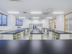 建築写真撮影　竣工写真撮影　建築カメラマン 建築写真きれい　学校の綺麗な写真　建築カメラマン 神奈川　東京　千葉　埼玉　竣工写真　学校外装内装撮影　学校撮影　学校・幼稚園・図書館などの公共施設の建築写真　建築写真家　建築写真きれい　公共施設の撮影　建築　画像リタッチ　理科室