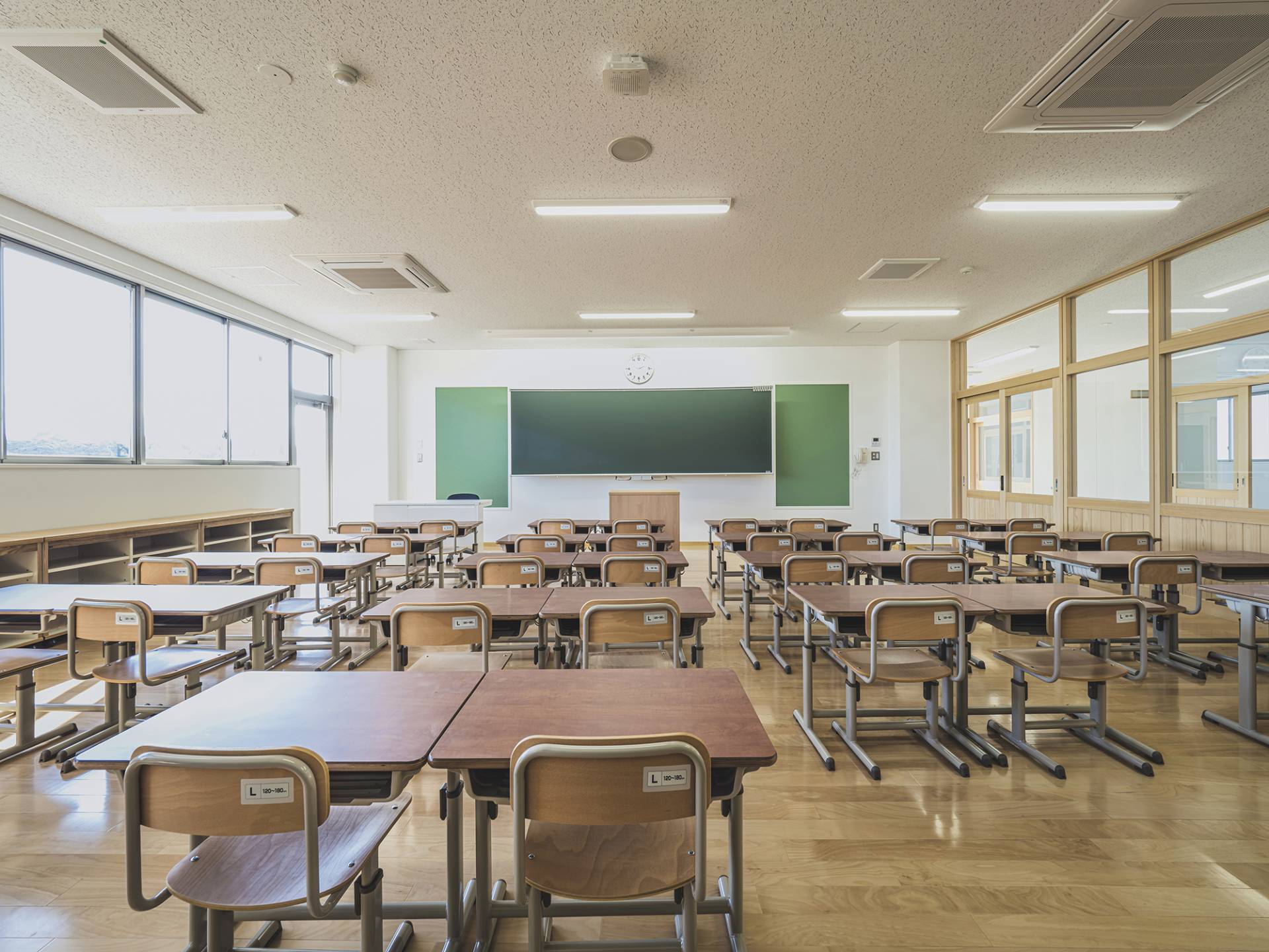 建築写真撮影　竣工写真撮影　建築カメラマン 建築写真きれい　綺麗な建築写真　建築カメラマン 神奈川　東京　千葉　埼玉　竣工写真　学校外装内装撮影　学校撮影　学校・幼稚園・図書館などの公共施設の建築写真　建築写真家　建築写真きれい　公共施設の撮影　建築　画像リタッチ　電線消し画像処理　各教室内の写真