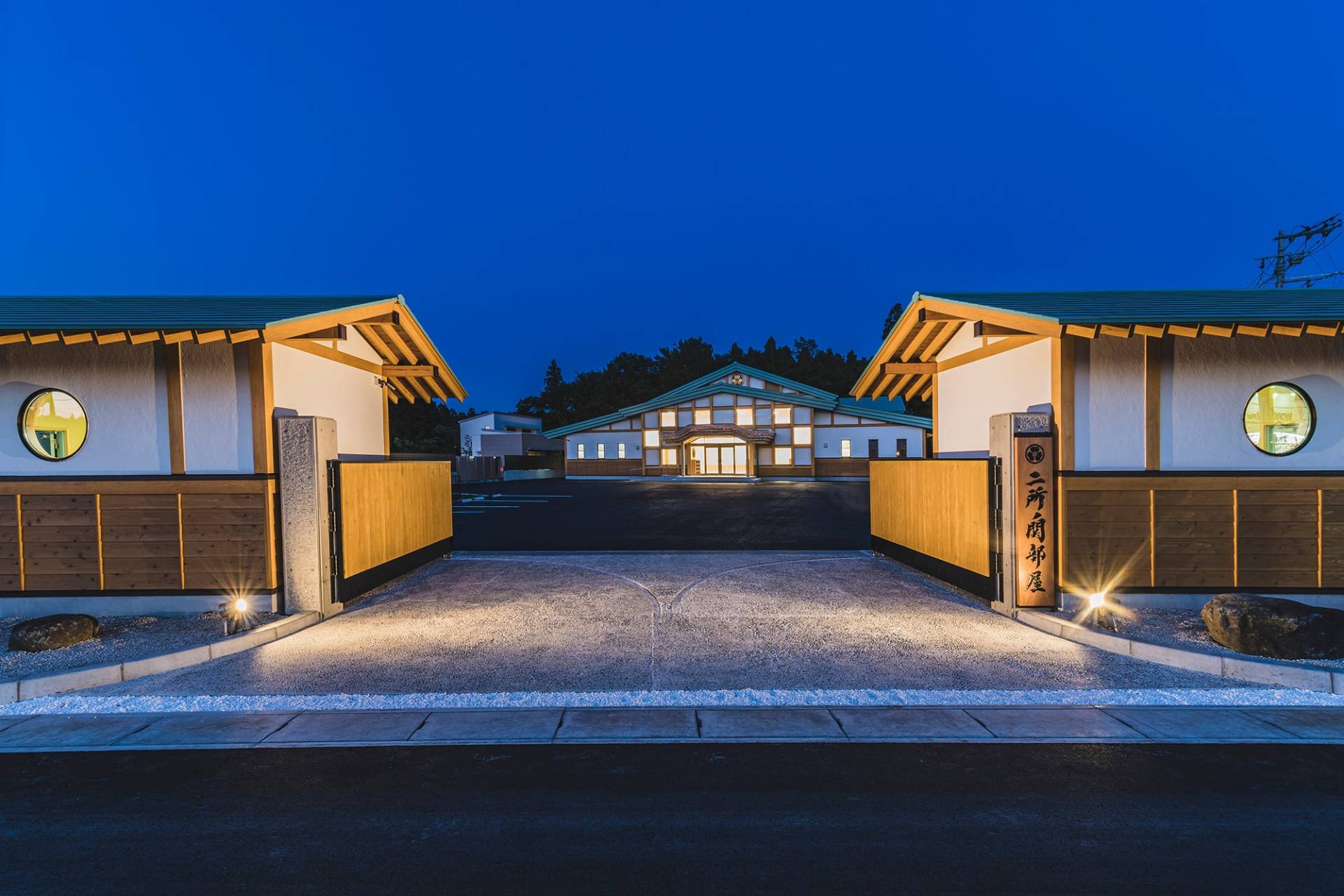 建築写真撮影　竣工写真撮影　建築カメラマン 建築写真きれい　病院の綺麗な写真　建築カメラマン 神奈川　東京　千葉　埼玉　竣工写真　工場・プール・倉庫・　プライベートスペースの内装など多種建築写真　建築写真家　建築写真きれい　神社仏閣、お寺の撮影　建築　画像リタッチ　電線消し画像処理　別荘の外観写真　建築出張カメラマン　川崎　横浜　相撲部屋の撮影